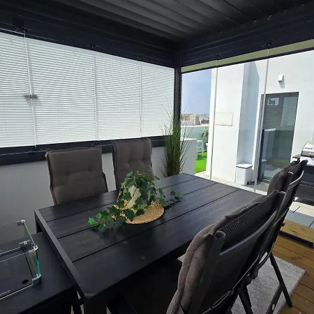 Elegant Duplex Penthouse Near The A116 Apartment